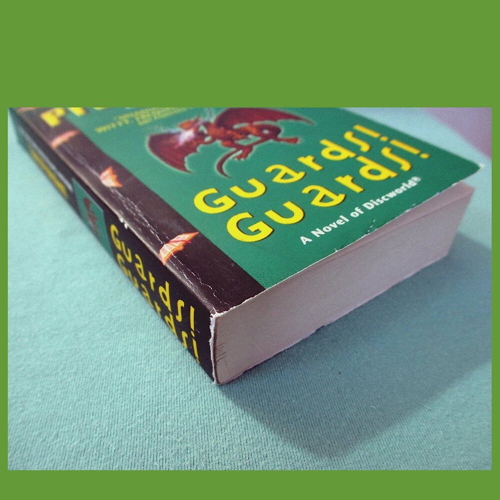 Book: Guards! Guards! by Terry Pratchett - Picture 4 of 8